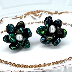 Handmade Freshwater Beautiful Metallic Peacock 🦚 Green Pearl Flower 🌺 Earrings